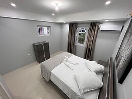 Glencoe Townhome With Loft Jacuzzi and Pool