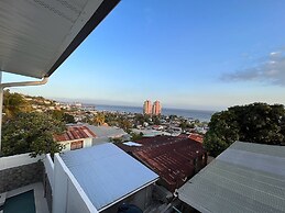 Glencoe Townhome With Loft Jacuzzi and Pool