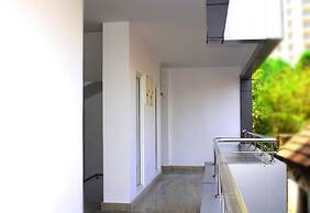 K11 Express - Opp Express Avenue