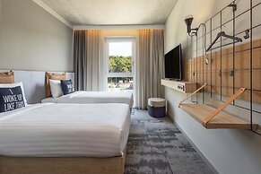 Moxy Simmern