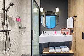 Moxy Simmern