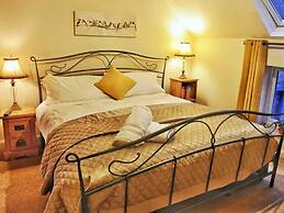 Cosy & Spacious Cottage in Scenic Village With Pub