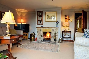 Cosy & Spacious Cottage in Scenic Village With Pub