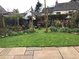 Cosy & Spacious Cottage in Scenic Village With Pub