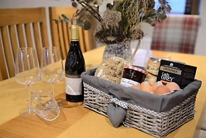 Cosy & Spacious Cottage in Scenic Village With Pub