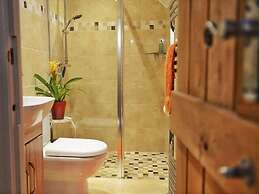 Cosy & Spacious Cottage in Scenic Village With Pub