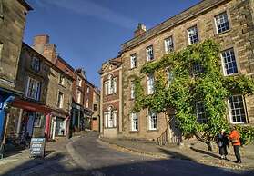 Cosy & Spacious Cottage in Scenic Village With Pub