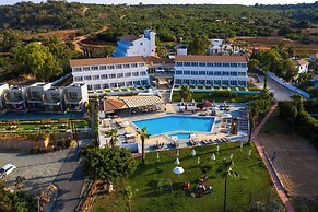 Adelais Bay Hotel