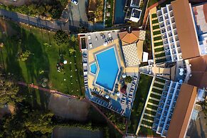 Adelais Bay Hotel