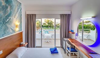 Adelais Bay Hotel