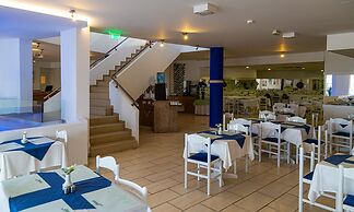 Adelais Bay Hotel