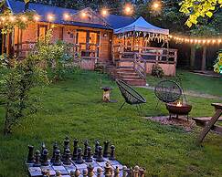 Owl Lodge With Hot Tub and Massage Treatments