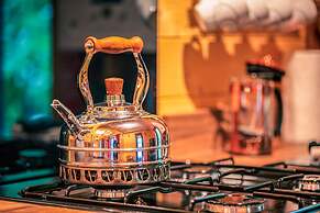 Owl Lodge With Hot Tub and Massage Treatments