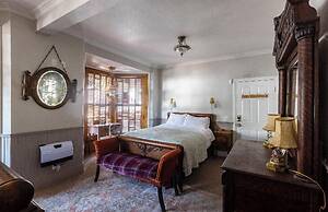 The Dutch Flat Hotel
