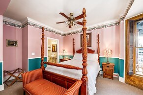 The Dutch Flat Hotel