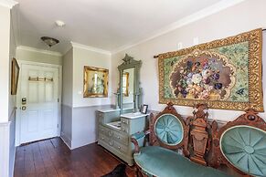 The Dutch Flat Hotel