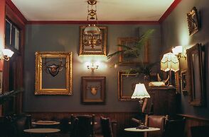 The Dutch Flat Hotel