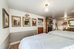 The Dutch Flat Hotel