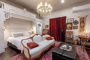 The Dutch Flat Hotel