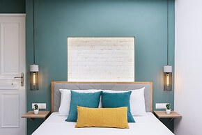 Ermis Luxury Suites & Apartments