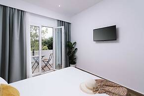 Ermis Luxury Suites & Apartments