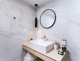 Ermis Luxury Suites & Apartments