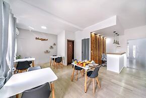 Ermis Luxury Suites & Apartments