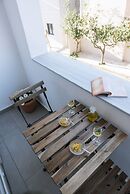 Ermis Luxury Suites & Apartments