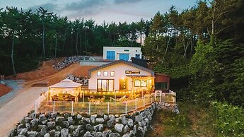 Taean Yoyo Kids Poolvilla