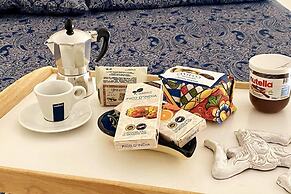 2-bed Island Retreat - Baroque Courtyard & Views