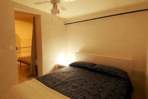 2-bed Island Retreat - Baroque Courtyard & Views