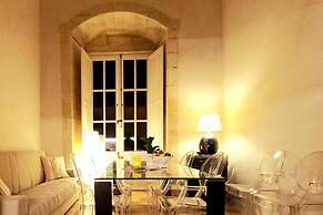 2-bed Island Retreat - Baroque Courtyard & Views