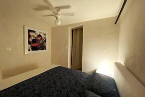 2-bed Island Retreat - Baroque Courtyard & Views