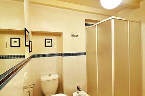 2-bed Island Retreat - Baroque Courtyard & Views