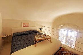 2-bed Island Retreat - Baroque Courtyard & Views