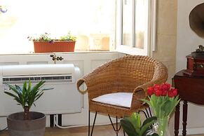 2-bed Island Retreat - Baroque Courtyard & Views