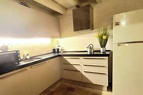 2-bed Island Retreat - Baroque Courtyard & Views