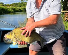 Narrowboat With Hot Tub, Spa, Cruising And More