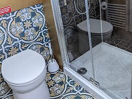 Narrowboat With Hot Tub, Spa, Cruising And More