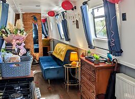 Narrowboat With Hot Tub, Spa, Cruising And More