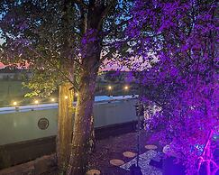 Narrowboat With Hot Tub, Spa, Cruising And More