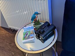 Narrowboat With Hot Tub, Spa, Cruising And More