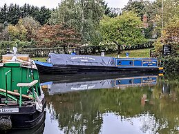 Narrowboat With Hot Tub, Spa, Cruising And More