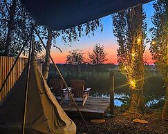 Narrowboat With Hot Tub, Spa, Cruising And More