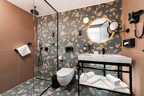 Three Corners Downtown Hotel