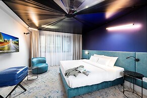 Three Corners Downtown Hotel