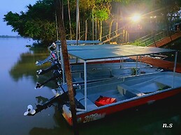 OYO Home 90515 Rin Rakit Water Hut