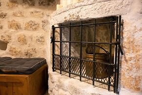 Dandy Villas Tower-Built in 17th century