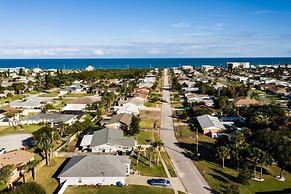 Amazing Pet Friendly 3 Bed House - Heated Pool 3 Bedroom Home by RedAw