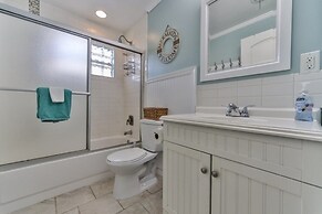 Amazing Pet Friendly 3 Bed House - Heated Pool 3 Bedroom Home by RedAw